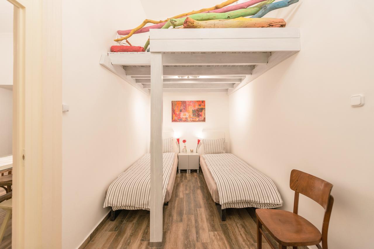 Family And Friends Apartment Budapest Exterior photo